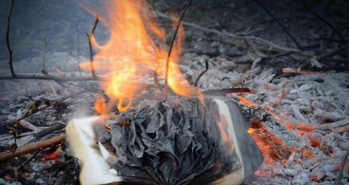 秦始皇焚书坑儒大揭秘：秦始皇下令焚烧的是哪类书籍？